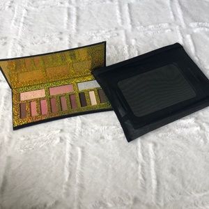 Eyeshadow and highlight pallet